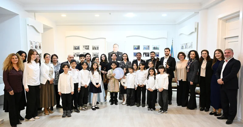 Вице президент Фонда Гейдара Алиева Лейла Алиева посетила Среднюю специальную музыкальную школу имени Бюльбюля (ФОТО)