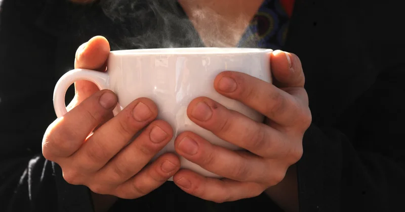 Əllər və ayaqlar niyə üşüyür?