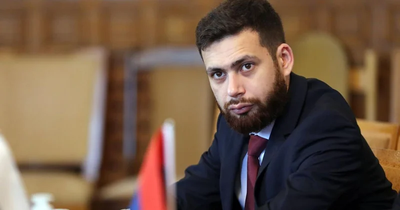 Спецпредставитель Турции сделал подарок замглаве МИД Армении