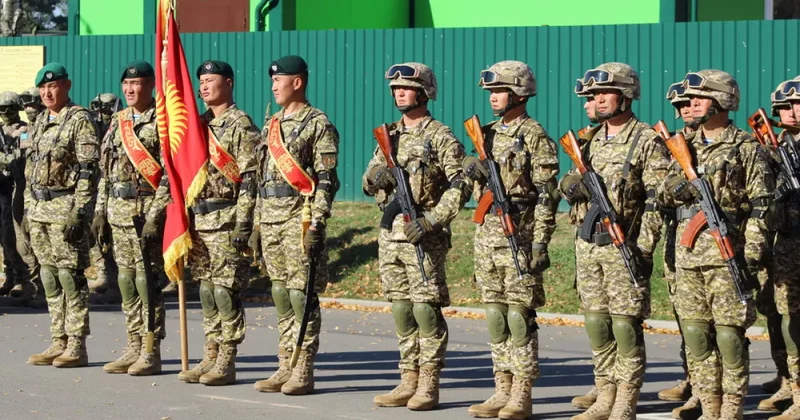 Жапаров разрешил подрабатывать военнослужащим Кыргызстана