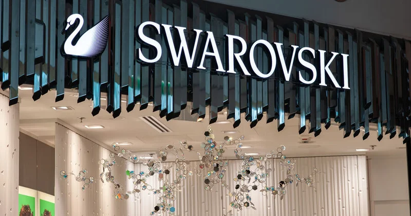 Parisdə Swarovski zərgərlik mağazasından 200.000 avro dəyərində zinət əşyaları və saatlar oğurlanıb