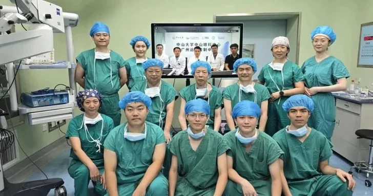 Китайские врачи провели первую в мире трансконтинентальную операцию на глазах