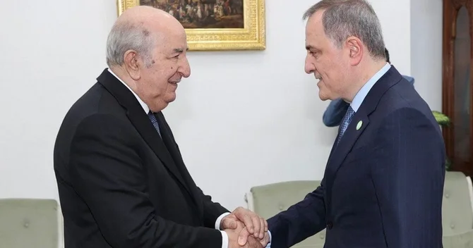 Ceyhun Bayramov Əlcəzair Prezidenti ilə beynəlxalq əhəmiyyətli məsələləri müzakirə edib