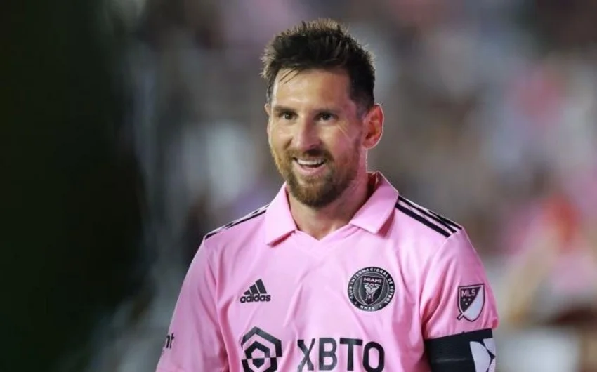 Messi və komanda yoldaşları Bakıya gəlir Tarix