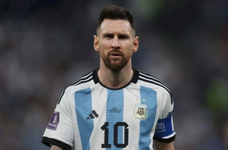 Messi və komanda yoldaşları Bakıya gəlirlər FOTO