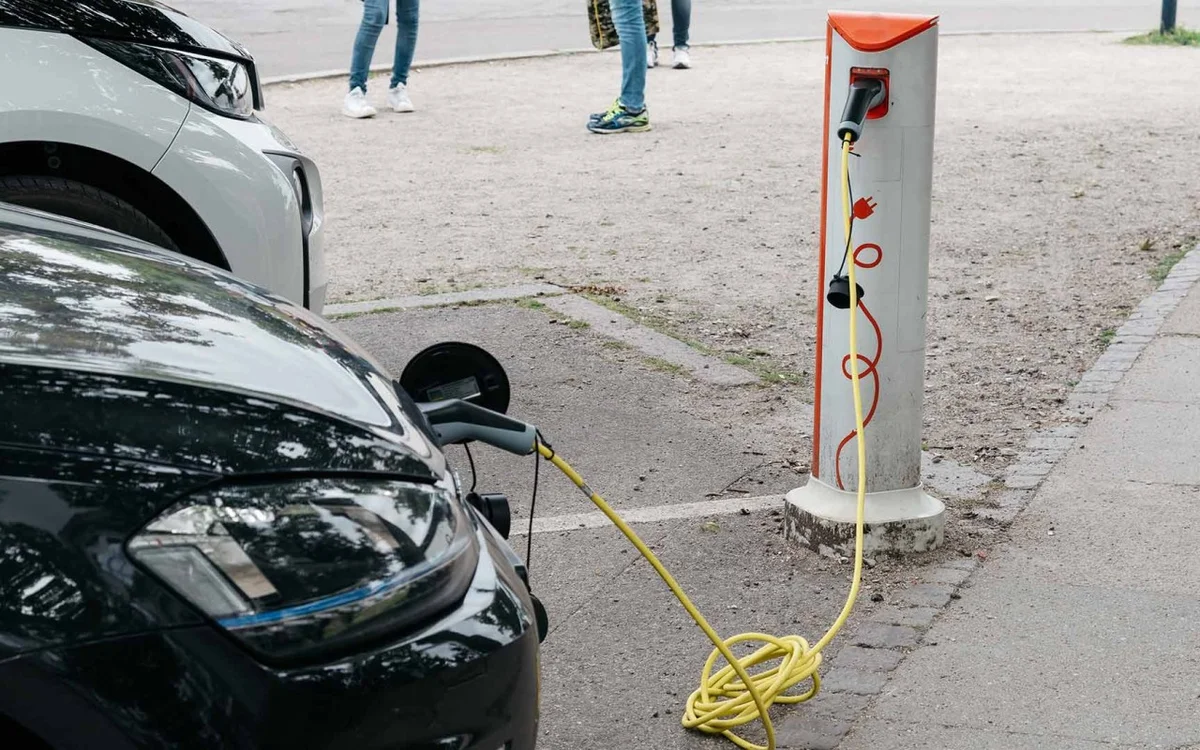 Elektromobillər üçün enerji doldurucularının yerləşdirilməsinə görə icazə tələb olunmayacaq