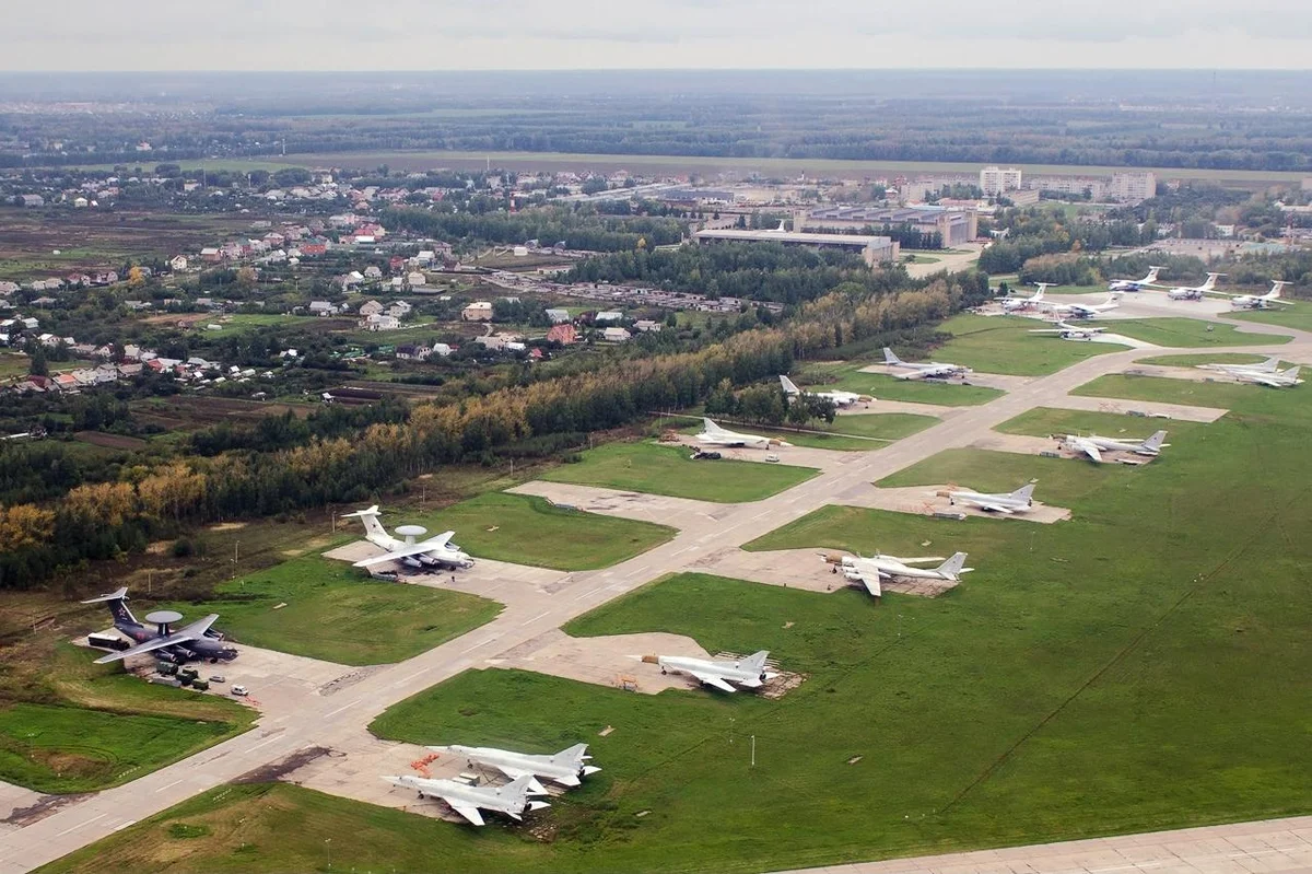 Strateji aviasiyasının yerləşdiyi aerodroma hücum edilib Rusiya vilayətlərində həyəcanlı gecə AzPolitika onlayn siyasiictimai qəzet