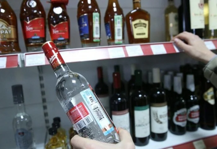 Alkoqollu içkilərin aşağı qiymətə satılmasına görə yeni cərimə müəyyənləşir