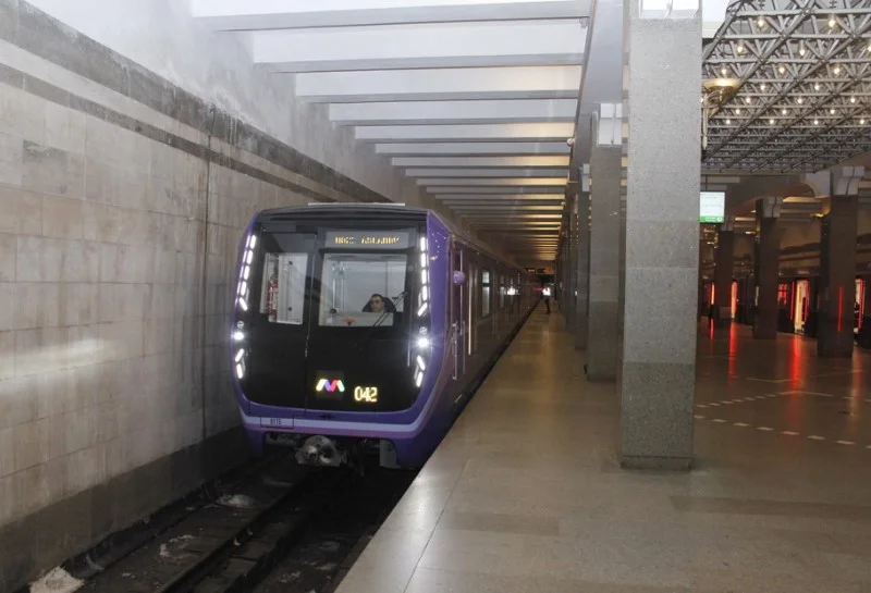 Metroda qatarlar gecikir Yeni Çağ Media