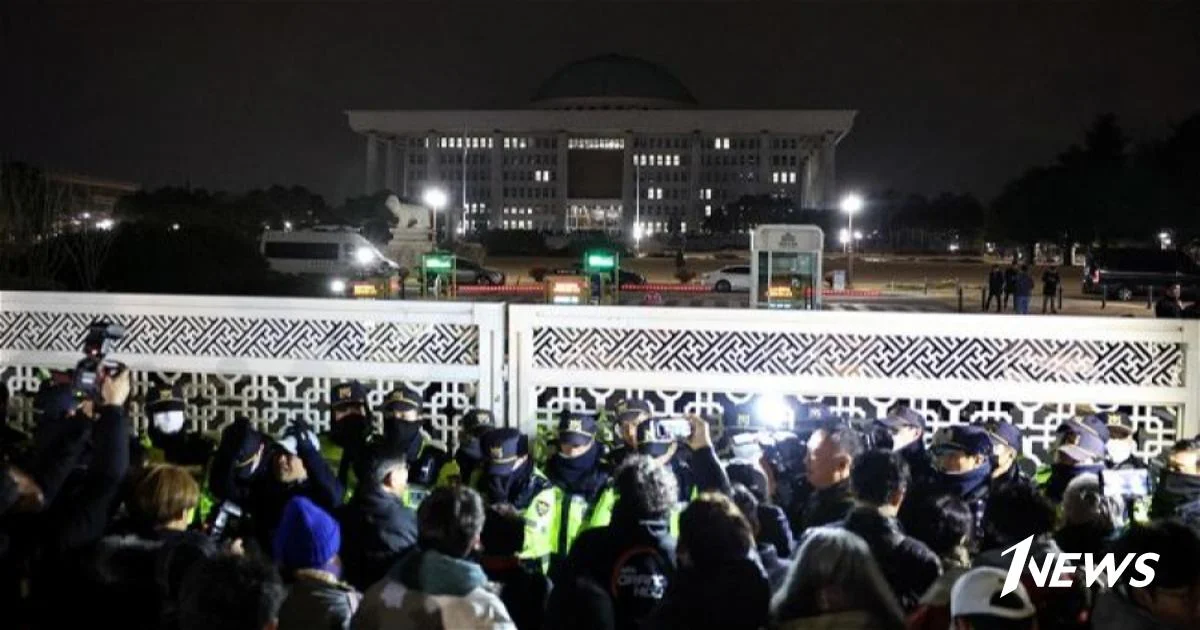 Сегодня оппозиция Южной Кореи запустит процедуру импичмента президента Новости