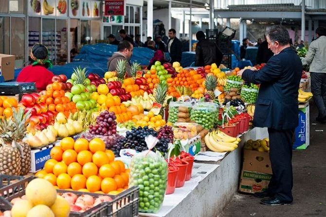 "8ci kilometr" bazarında satıcı öldü