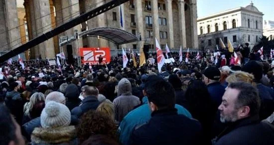 Tiflisdə aksiya davam edir: Rustavelli bağlandı...