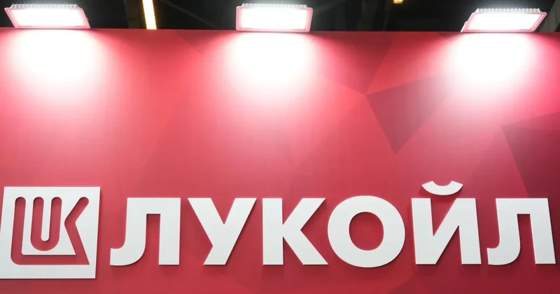 Америка снимает часть санкций с Лукойла временно