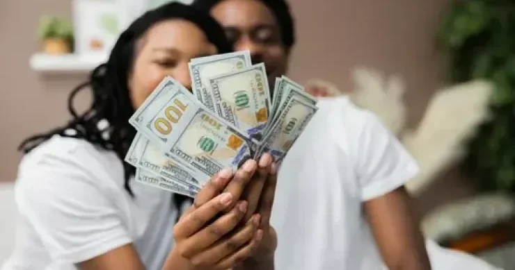 Kişi və qadınların qazancı arasındakı fərq açıqlandı