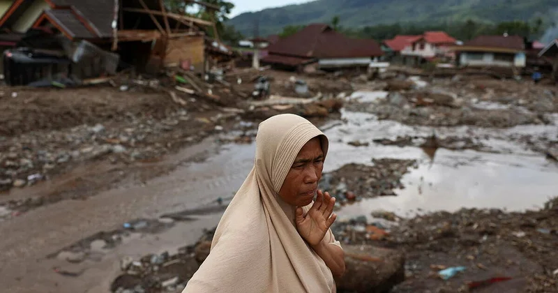 Ущерб от наводнений в Индонезии оценили в миллиарды долларов ВИДЕО