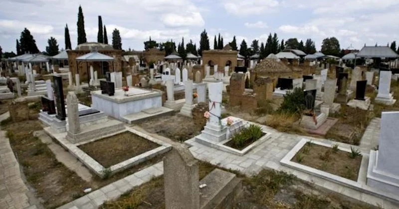 Bu, ölümün müqəddəsliyinə texnologiyanın müdaxiləsi kimi qiymətləndirilə bilər İlahiyyatçı