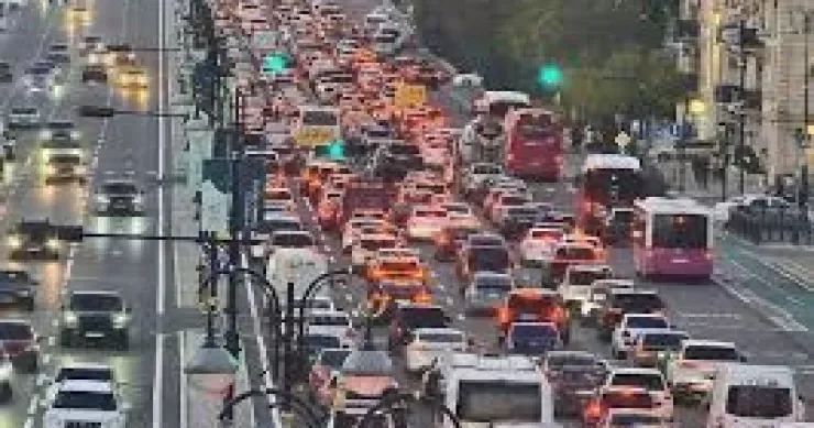 Tıxacda vaxt itirənlər dərdlərini danışır VİDEO