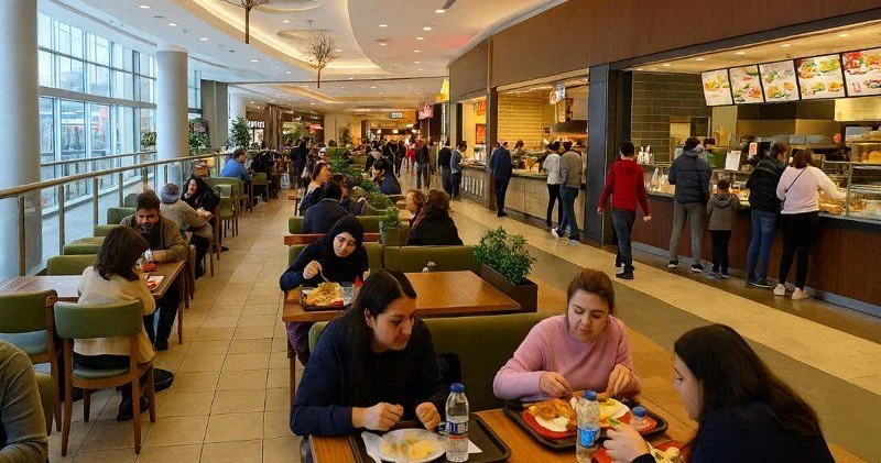 Ticarət mərkəzlərində restoranlar niyə yuxarı mərtəbələrdə olur? Maraqlı səbəbi