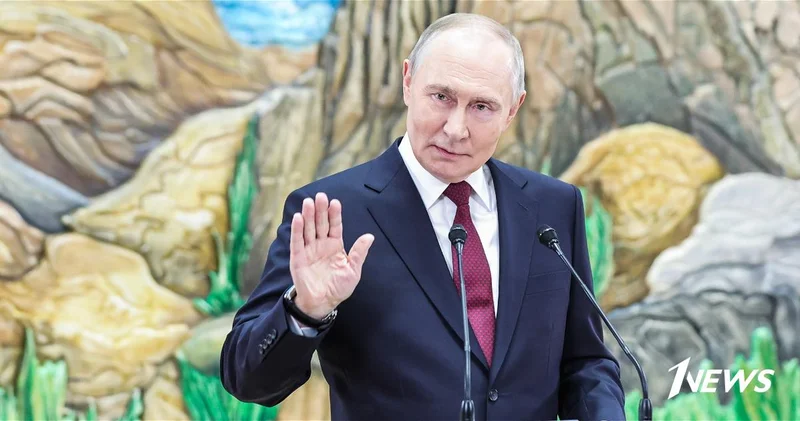 Россия не собирается возвращаться в G8 Путин