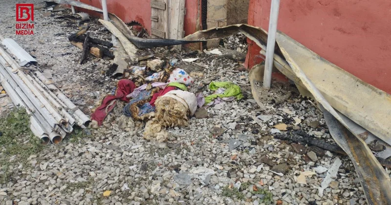 Kürdəmirdə ev yanaraq külə döndü FOTO