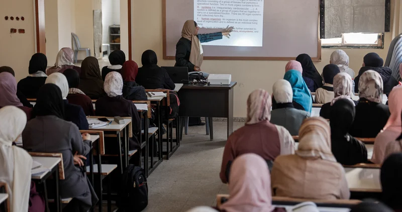 Qəzza universiteti dərsləri bərpa etdi... FOTOLAR