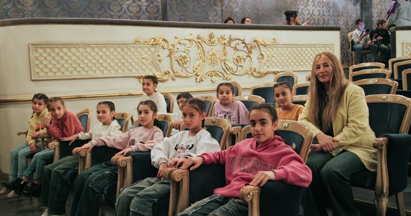 Воспитанники детского дома стали гостями азербайджанского театра (ФОТО)