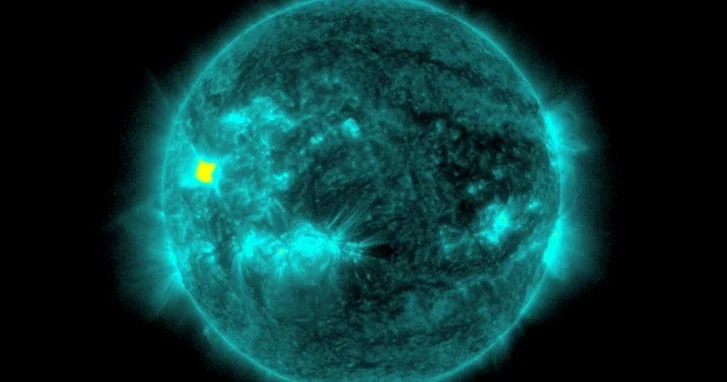 На Солнце произошла первая за неделю вспышка предпоследнего класса мощности