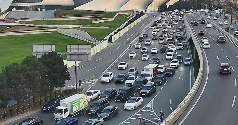 14 istiqamətdə tıxac var