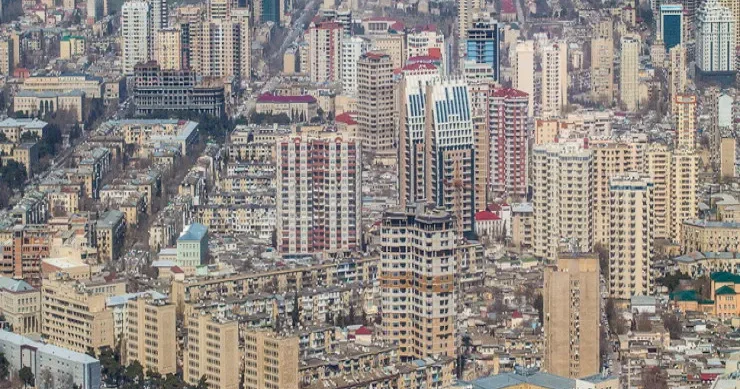 Bakıda şirkət vətəndaşın 160 minlik evini 15 minə aldı VİDEO