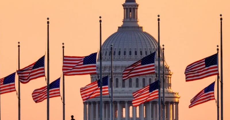 ABŞ da bayraqlar yarıya qədər endirilib