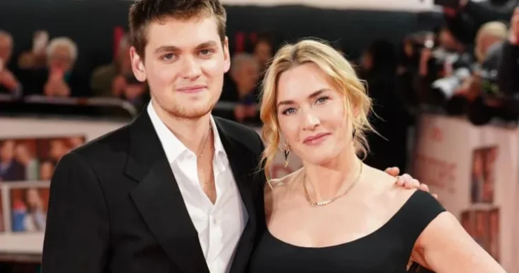 Keyt Vinslet oğlu ilə qırmızı xalçada Fotolar