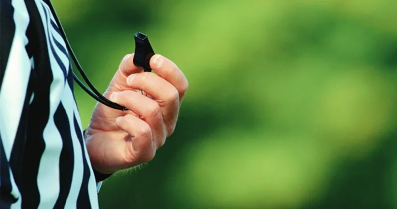 Azərbaycanda futbolçu hakimə ayaqla zərbə vurub AĞIR CƏZA