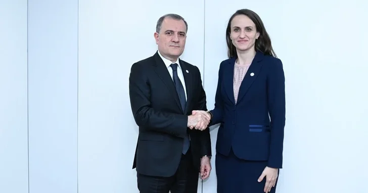 Джейхун Байрамов обсудил с румынским коллегой двустороннее партнерство