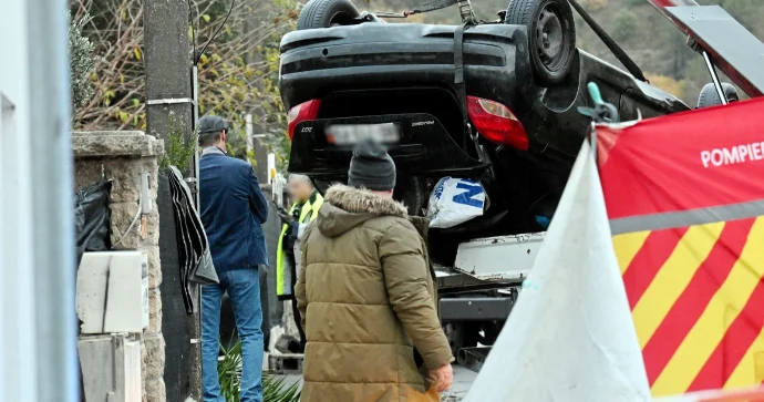 Narkoman yeniyetmə maşını hovuza saldı 3 ÖLÜ