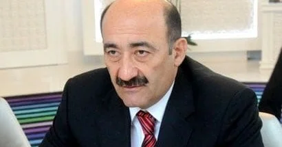 Məhsəti Gəncəvini gecə klubunda keflənib kişi ilə yatan kimi filmdə çəkən Nazir qızından açıqlama