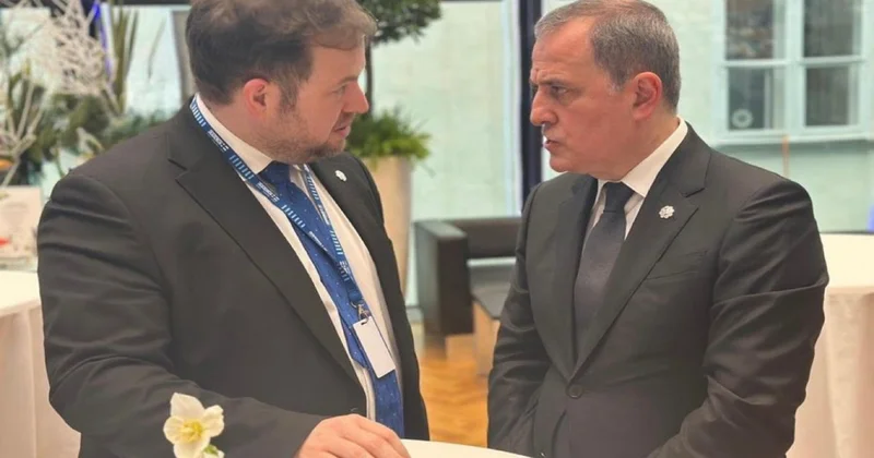 Ceyhun Bayramov Britaniyanın dövlət naziri ilə görüşüb