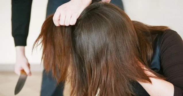 44 yaşlı qadın bıçaqlandı Şübhəli əridir KONKRET