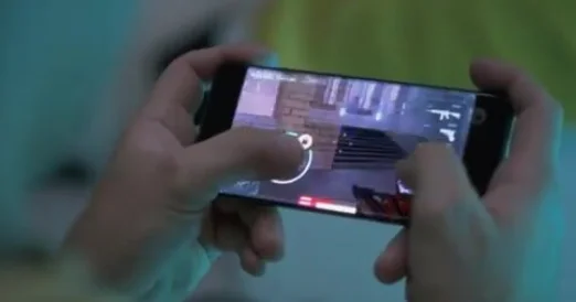 Məktəblilər təhlükə saçan oyunlara necə qoşulmalarından DANIŞDILAR VİDEO