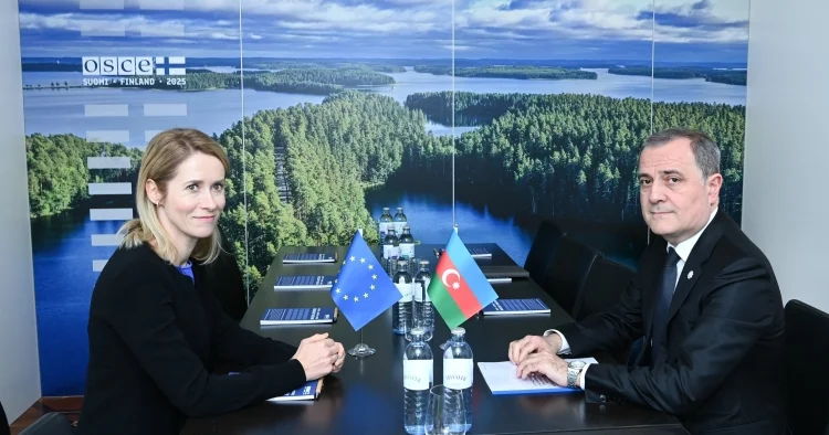 Bayramov Kallasla görüşüb