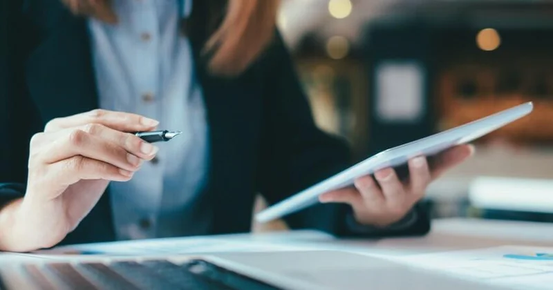 Bakıda xanım direktor eşq yaşadığı fəhlə tərəfindən DÖYÜLDÜ