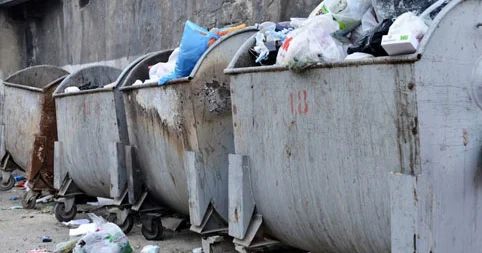 Qubada zibillər aylarla yığılır Sakinlər öz hesabına təmizləyir