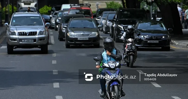 Воздушный транспорт лидирует по зарплатам: анализ доходов в транспортной отрасли Азербайджана
