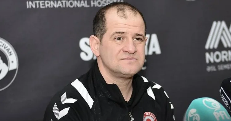 Son 5 6 oyunda komandamı tanıya bilmirəm Elmar Baxşıyev