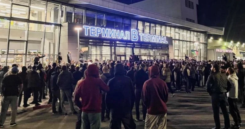 Пилот раскрыл шокирующие детали беспорядков в аэропорту Махачкалы Minval Politika