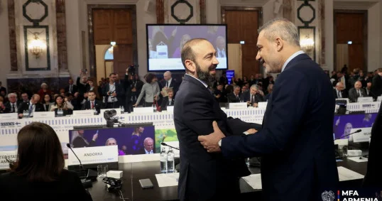 Мирзоян и Фидан провели личную встречу на заседании ОБСЕ в Вене