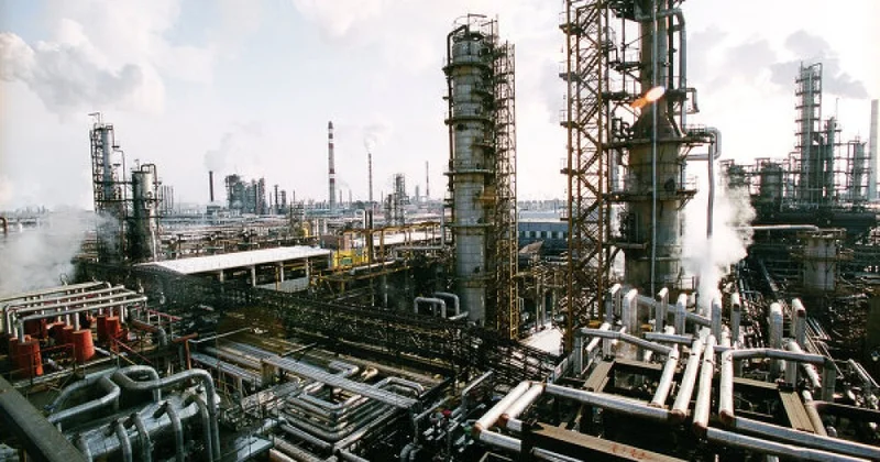 Neft Emalı Zavodunda NARAZILIQ… Qadın işçilər bu bəhanəylə işdən çıxarılır