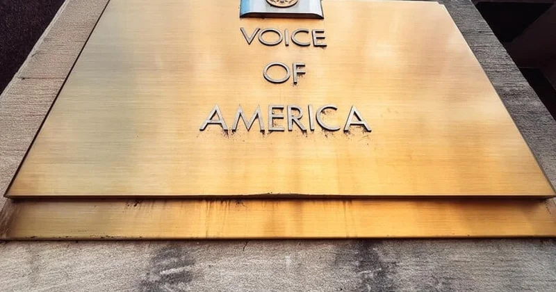 Администрация Трампа сокращает зарубежные офисы Голоса Америки