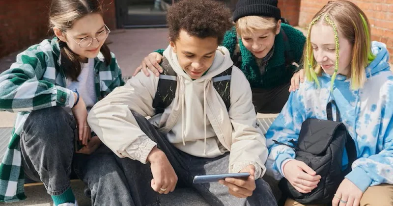 Австралия: Весь мир последует запрету на использование социальных сетей подростками