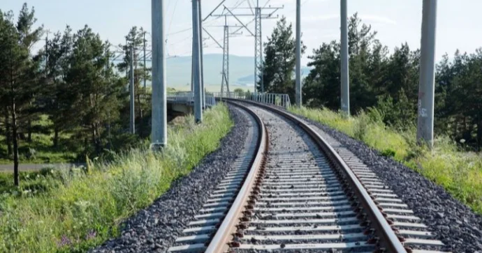 Rəşt Astara dəmir yolu xətti istismara verilsə, iki qitə arasında ... AÇIQLAMA