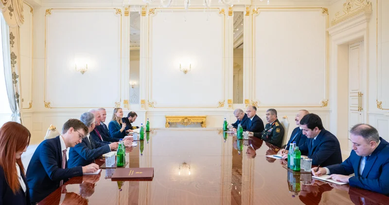 İlham Əliyev Birləşmiş Krallığın müdafiə üzrə dövlət nazirini qəbul etdi